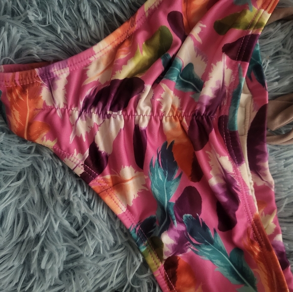 Paradizia designer, sexy  beautiful 2-piece bathing suit. Size M - Picture 5 of 8